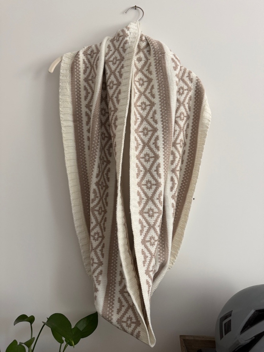 Garage infinity scarf